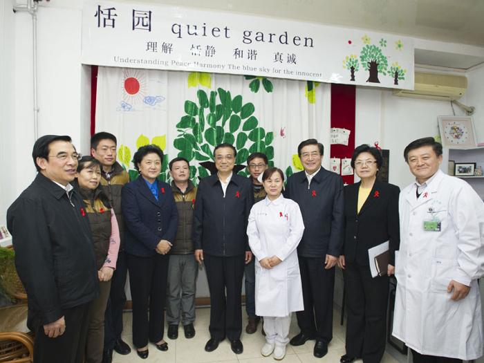 總理考察艾滋病防治